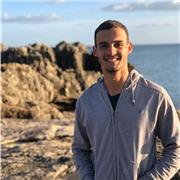 Profesor de todo tipo de materias de primaria, además de inglés. Las clases pueden ser tanto online como presenciales en Málaga centro. Soy estudiante del doble grado FICO + ADE de la UMA